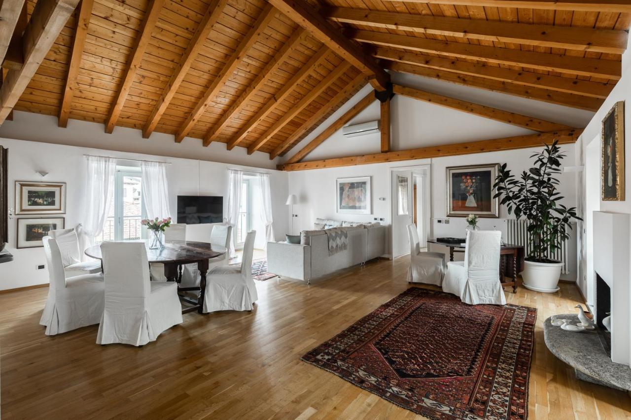A Casa Nuccia Mansarda By Holiday Solutions โกโม ภายนอก รูปภาพ