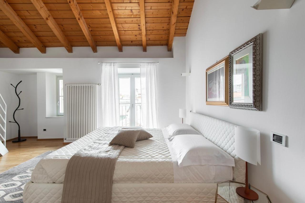 A Casa Nuccia Mansarda By Holiday Solutions โกโม ภายนอก รูปภาพ