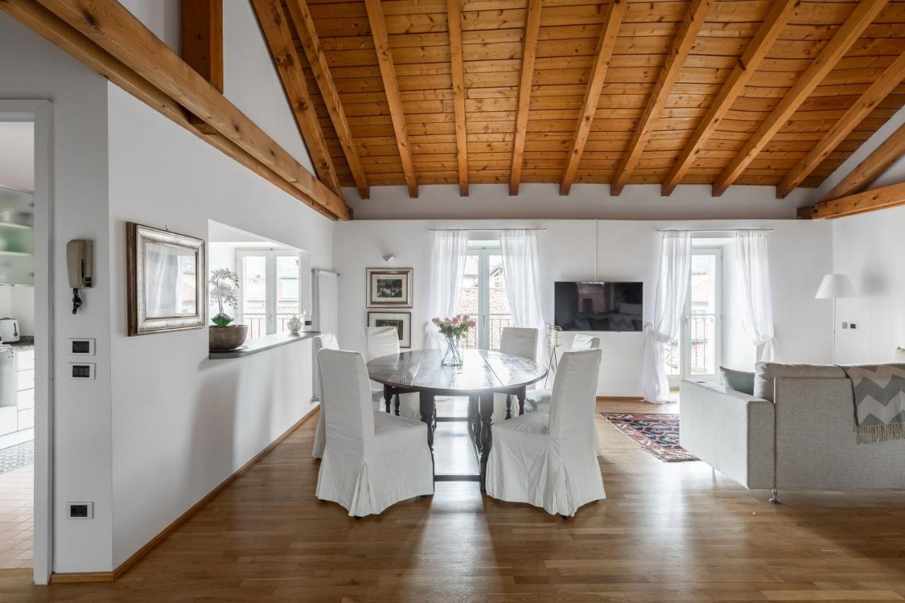 A Casa Nuccia Mansarda By Holiday Solutions โกโม ภายนอก รูปภาพ