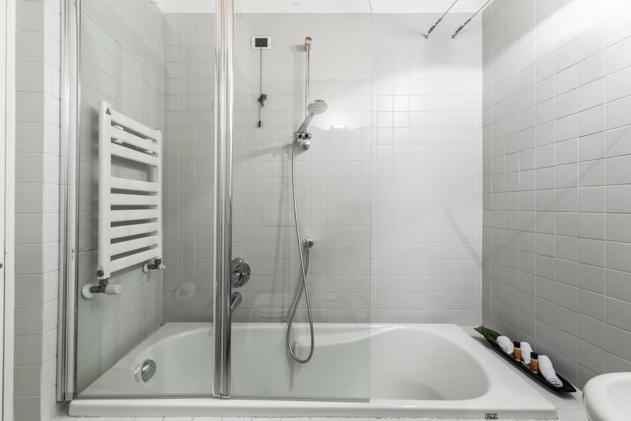 A Casa Nuccia Mansarda By Holiday Solutions โกโม ภายนอก รูปภาพ