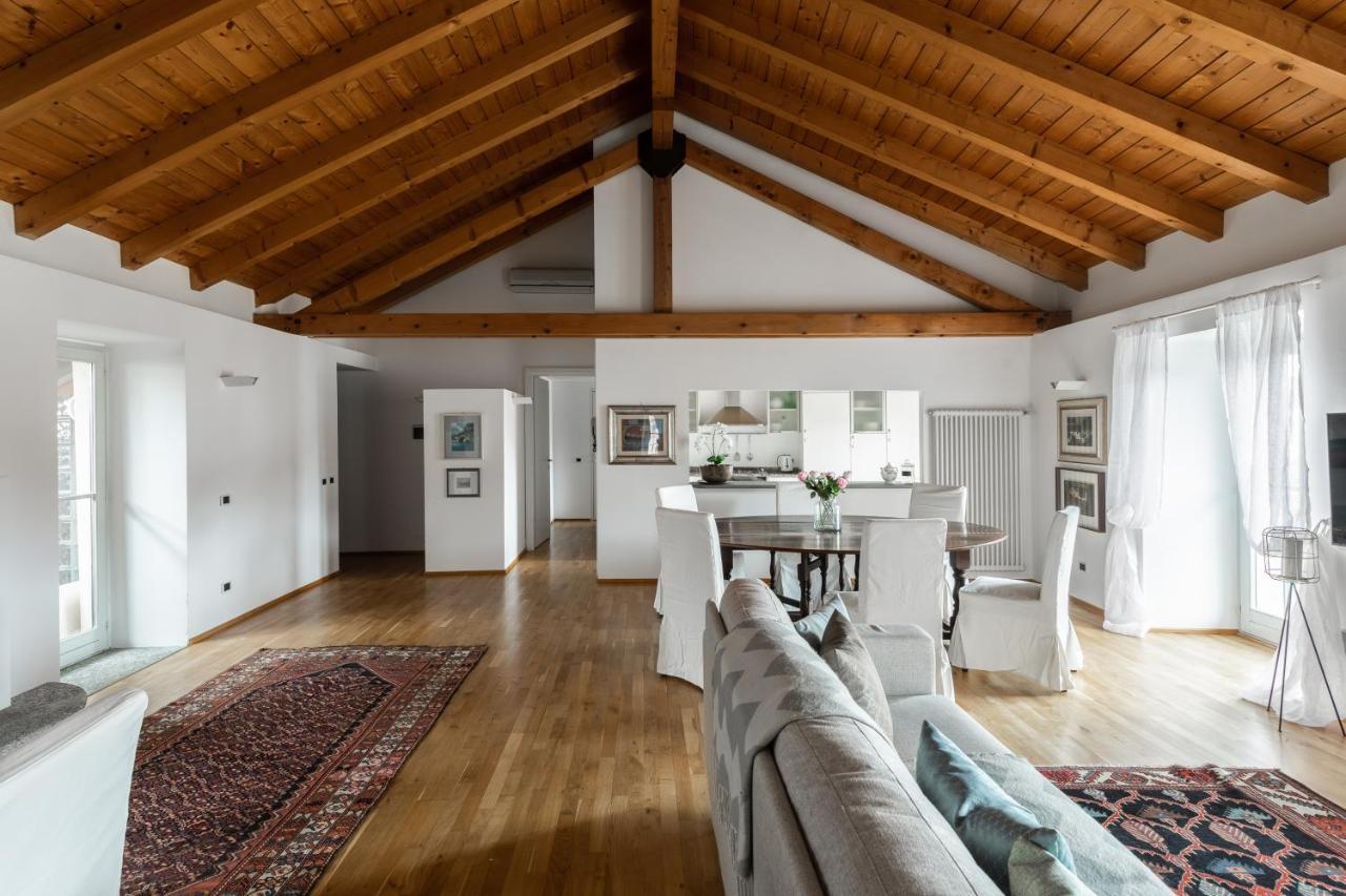 A Casa Nuccia Mansarda By Holiday Solutions โกโม ภายนอก รูปภาพ