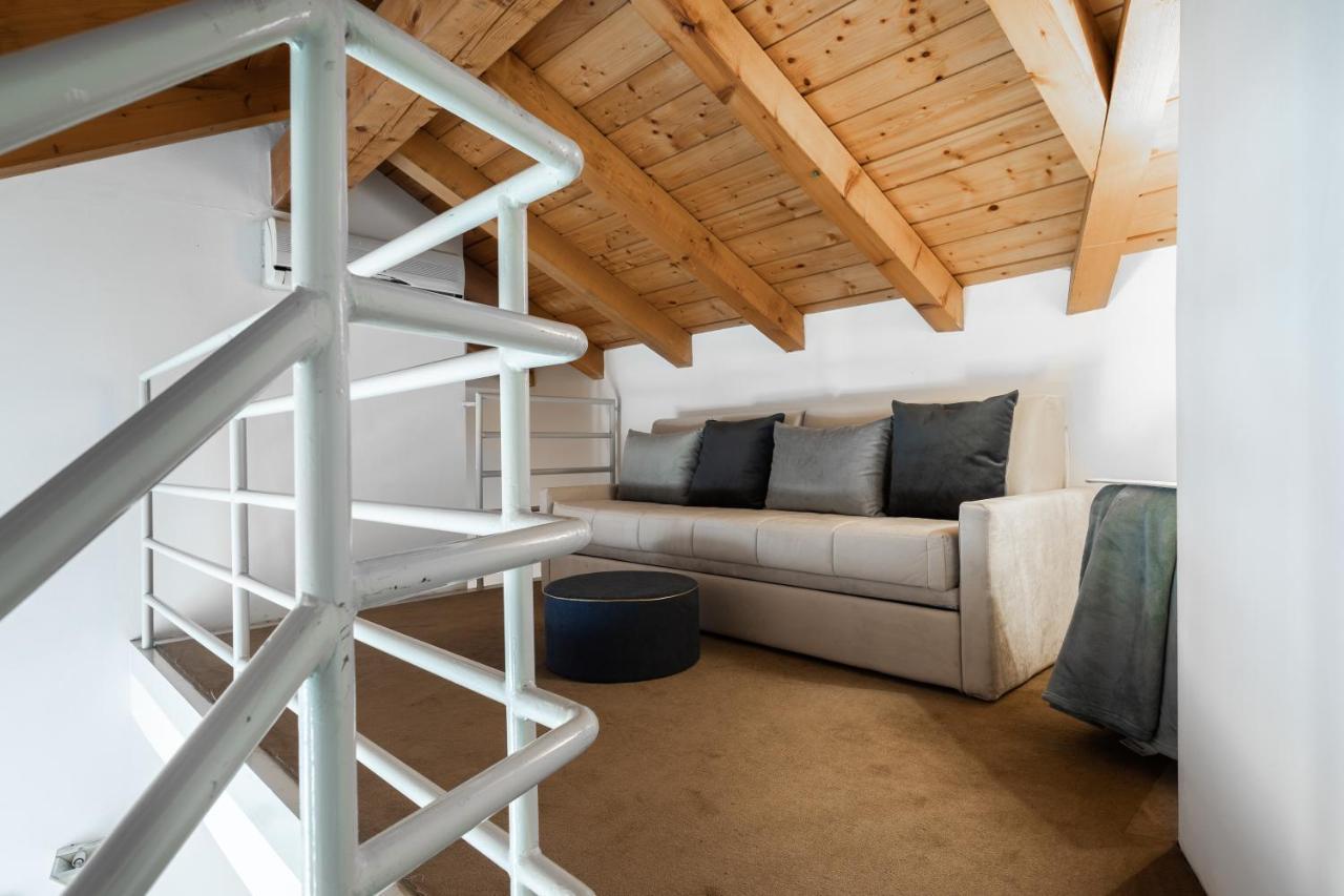 A Casa Nuccia Mansarda By Holiday Solutions โกโม ภายนอก รูปภาพ