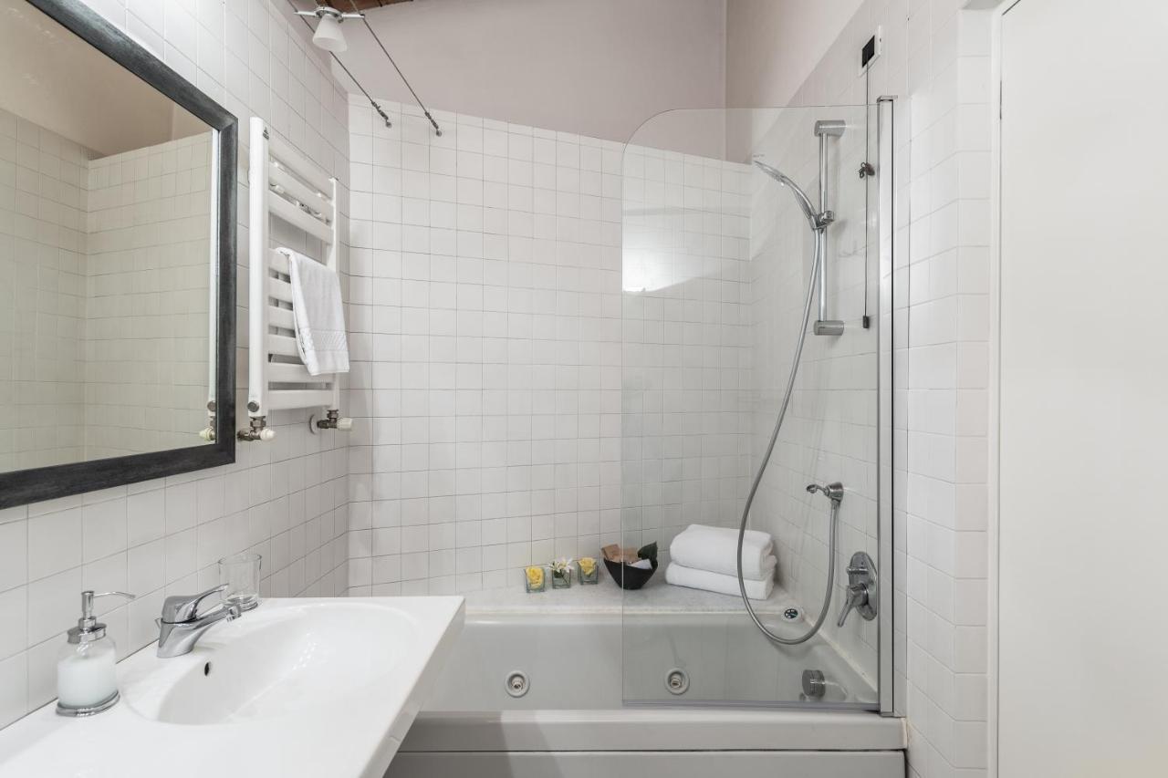 A Casa Nuccia Mansarda By Holiday Solutions โกโม ภายนอก รูปภาพ