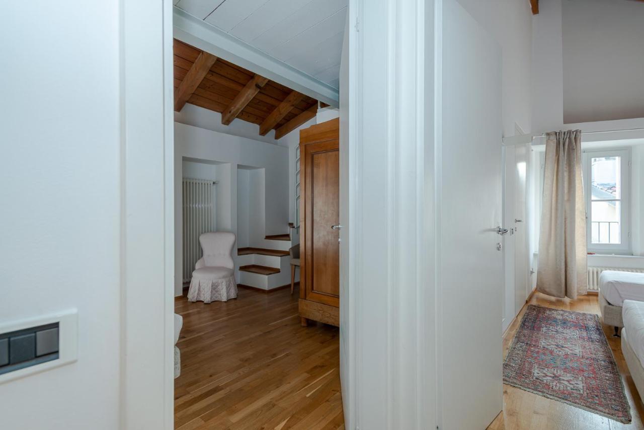 A Casa Nuccia Mansarda By Holiday Solutions โกโม ภายนอก รูปภาพ