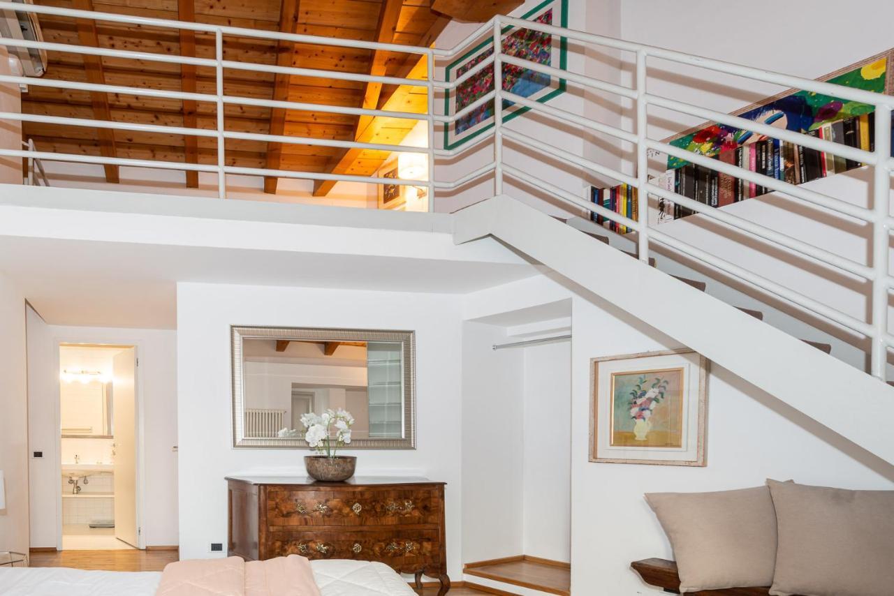 A Casa Nuccia Mansarda By Holiday Solutions โกโม ภายนอก รูปภาพ