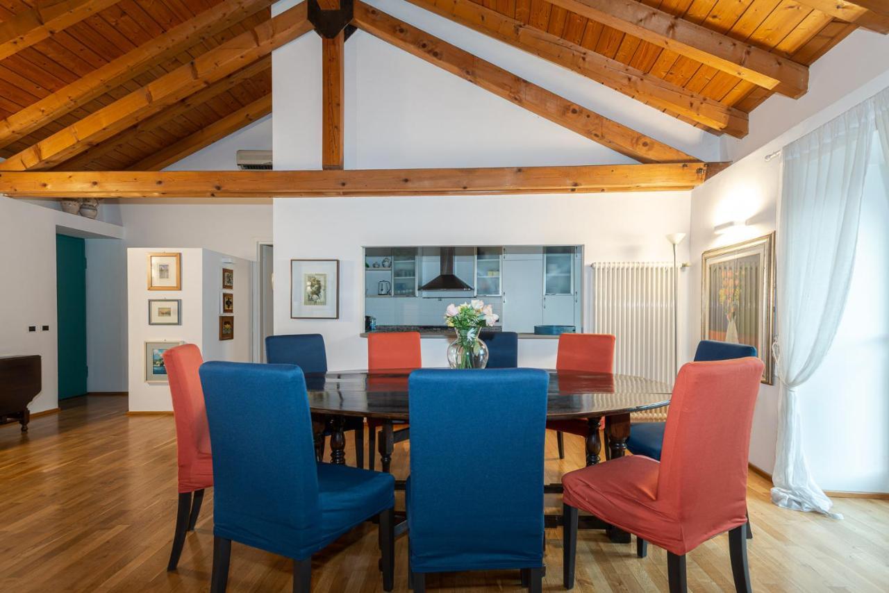 A Casa Nuccia Mansarda By Holiday Solutions โกโม ภายนอก รูปภาพ