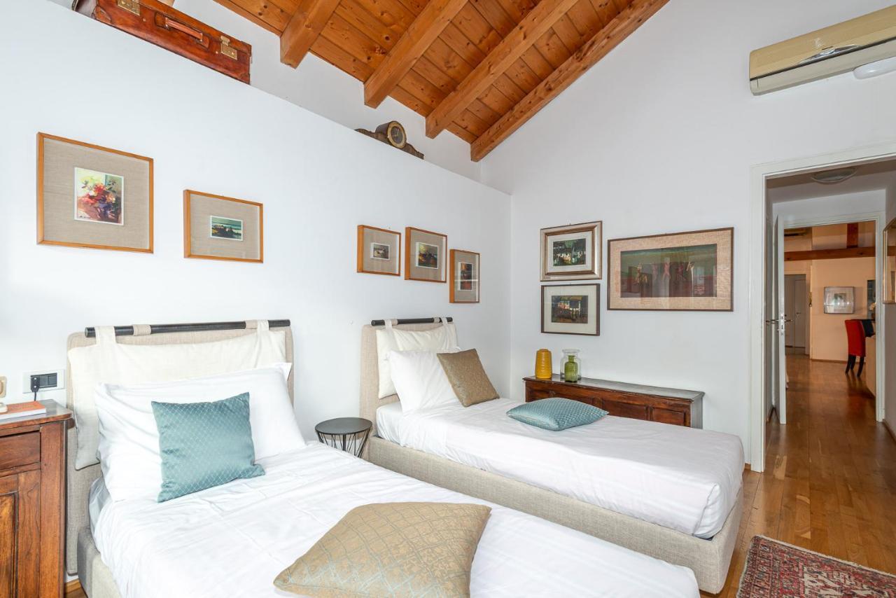 A Casa Nuccia Mansarda By Holiday Solutions โกโม ภายนอก รูปภาพ